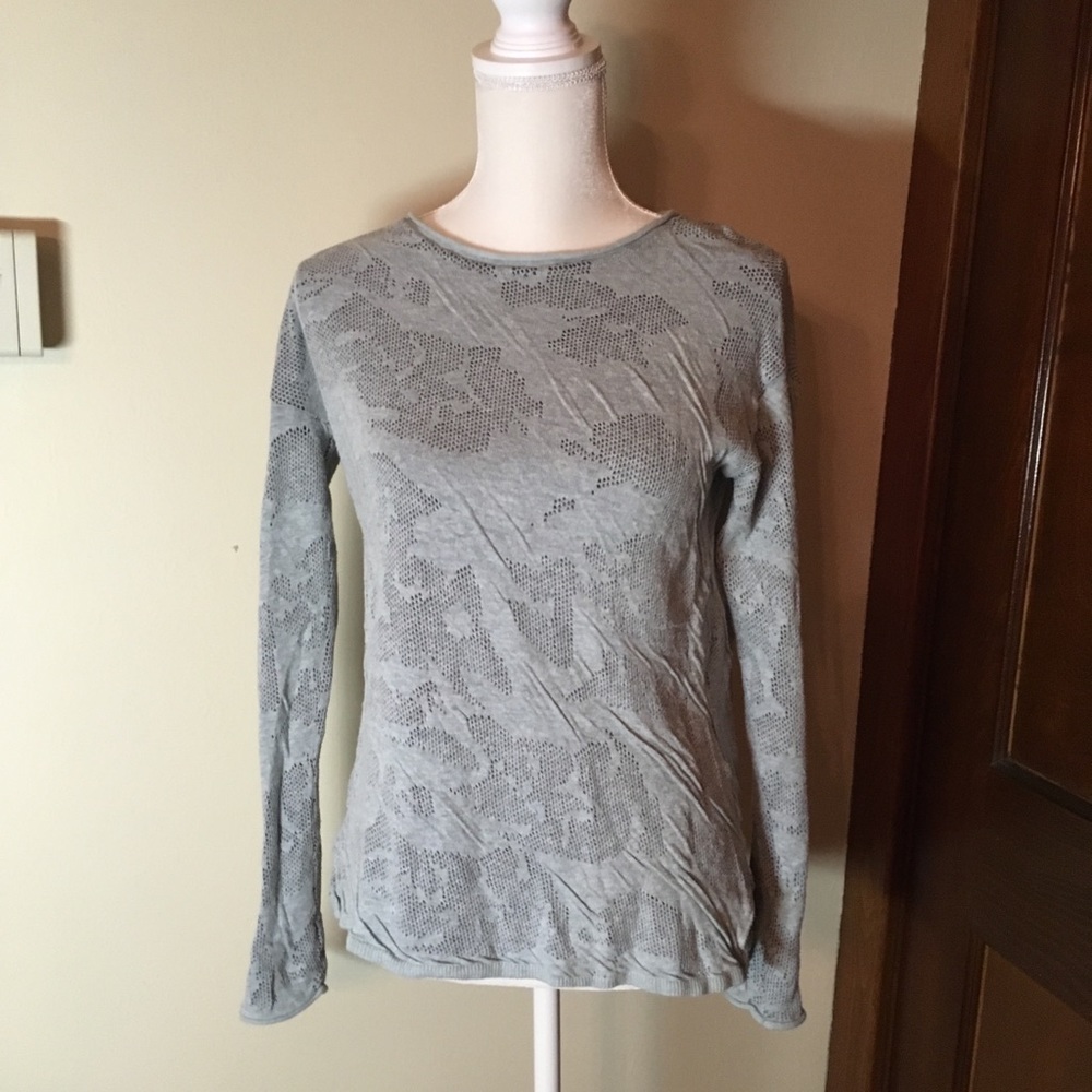 Vera Wang simply vera extra small light green top